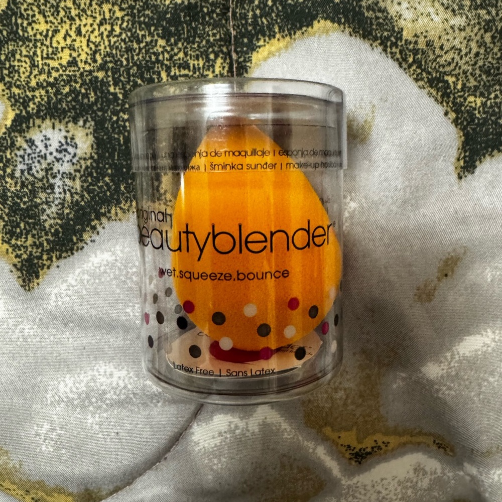 Beautyblender® Makeup Sponge - Orange